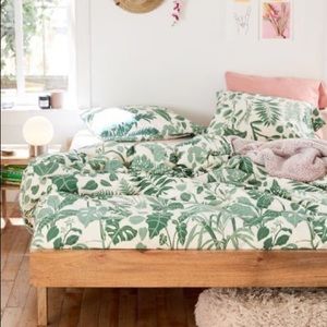 Brand new urban outfitters monstera leaf duvet